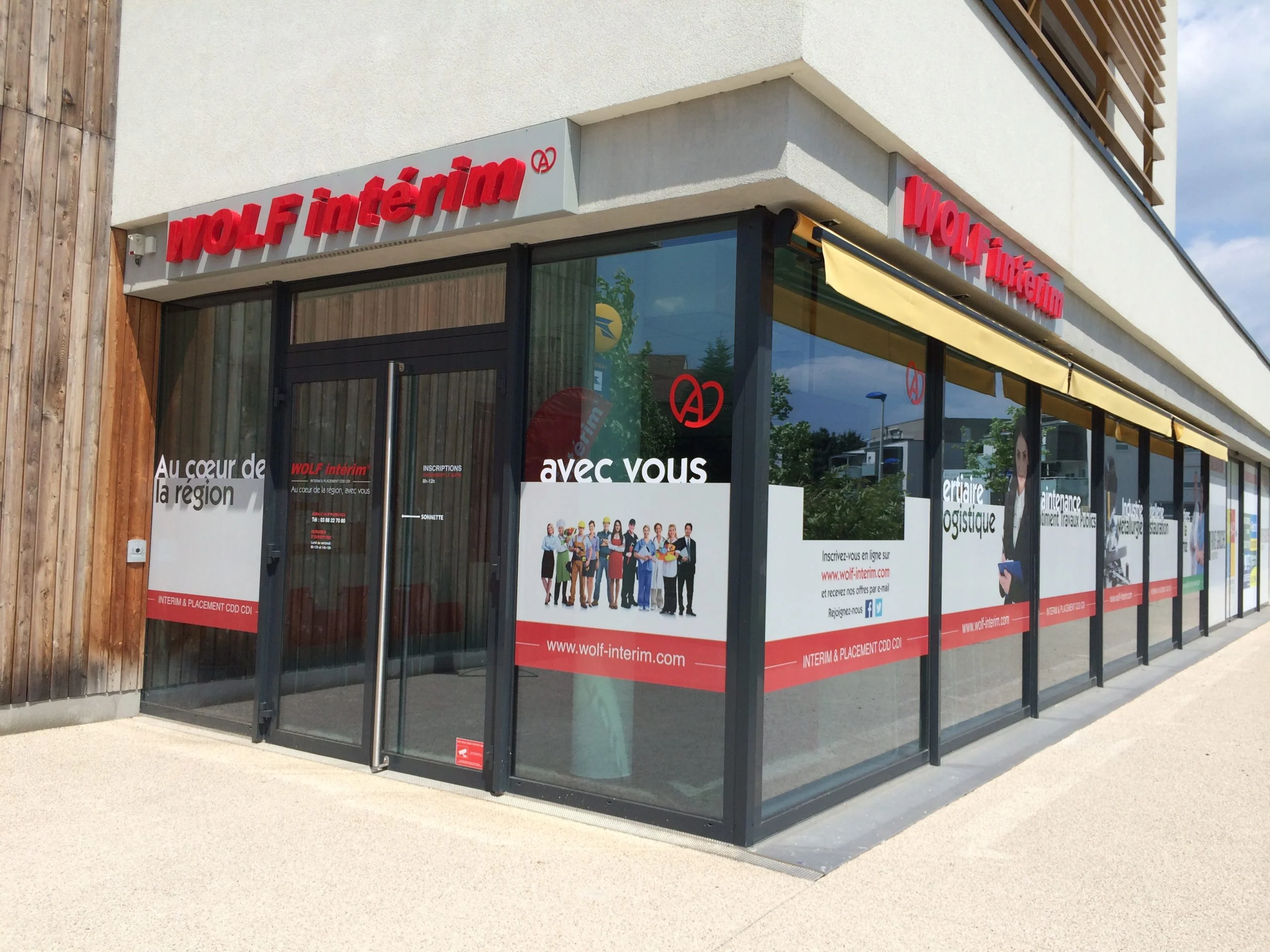 Façade et vitrine d'une agence Wolf Intérim