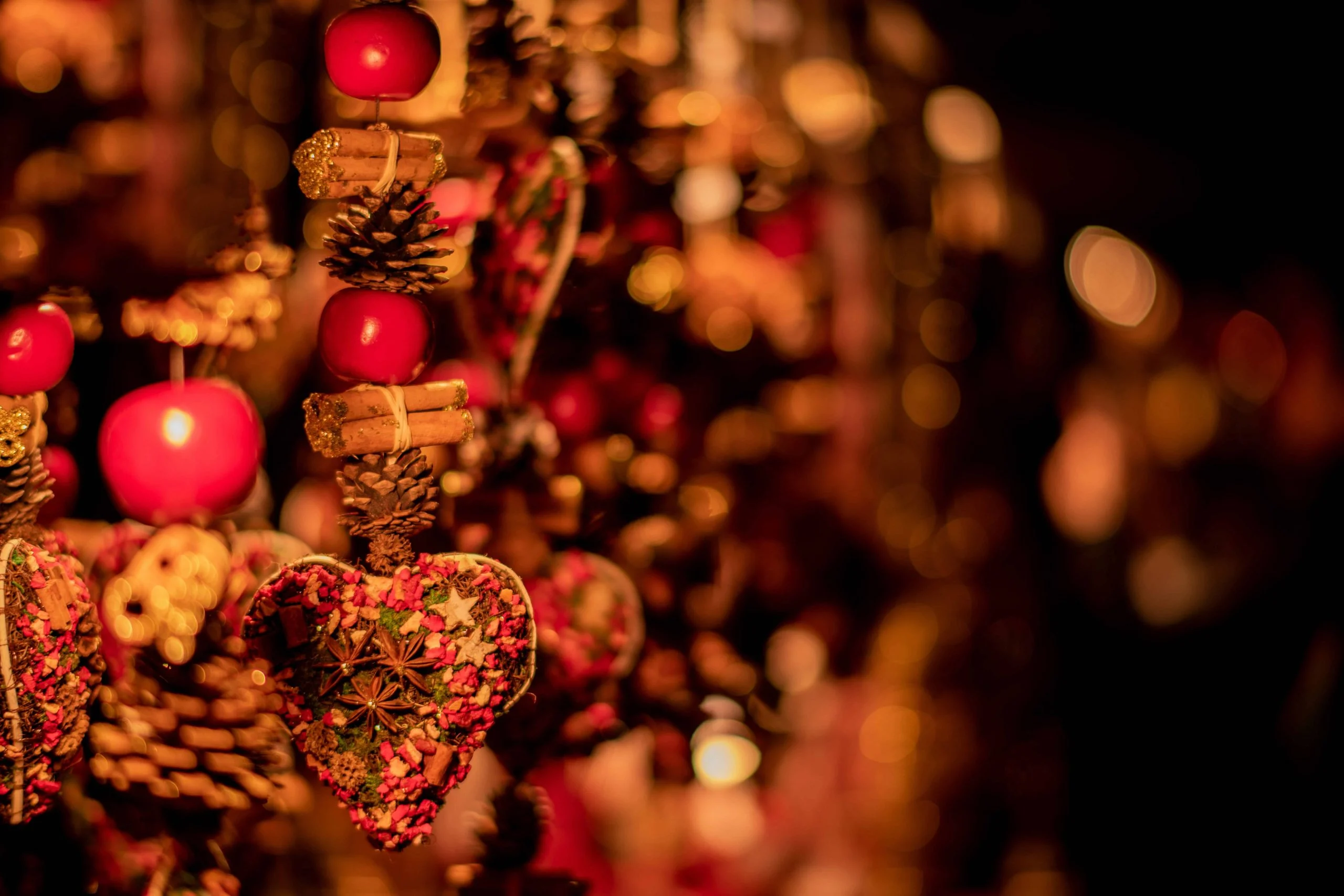 Chalets d'un marché de Noël en Alsace
